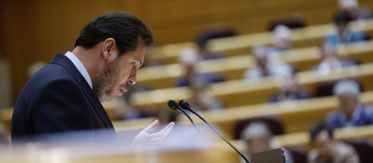 El ministro de Transportes, Óscar Puente, durante su intervención en el Senado