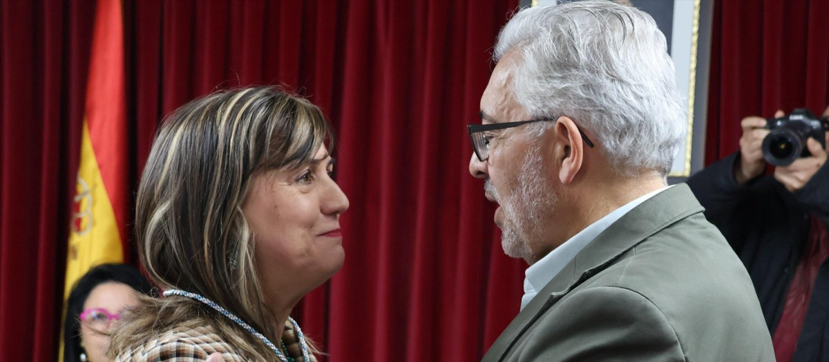 (Foto de ARCHIVO)
El alcalde de Lugo, Miguel Fernández, con la nueva edil María Reigosa

REMITIDA / HANDOUT por AYUNTAMIENTO DE LUGO
Fotografía remitida a medios de comunicación exclusivamente para ilustrar la noticia a la que hace referencia la imagen, y citando la procedencia de la imagen en la firma
04/11/2025