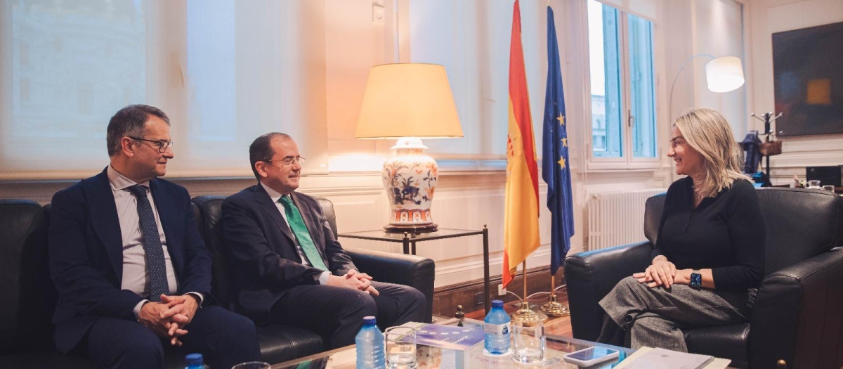 La ministra de Educación, Formación Profesional y Deportes, Milagros Tolón, se reúne con representantes de centros privados y concertados