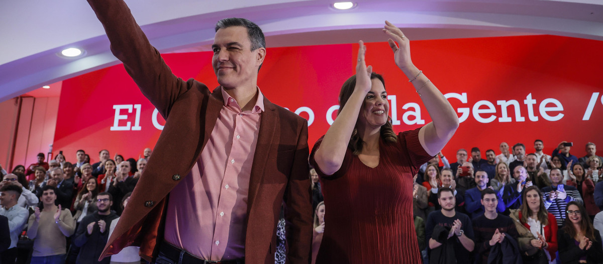 Imagen de archivo de Sandra Gómez en un acto del PSOE con Pedro Sánchez en Valencia.
