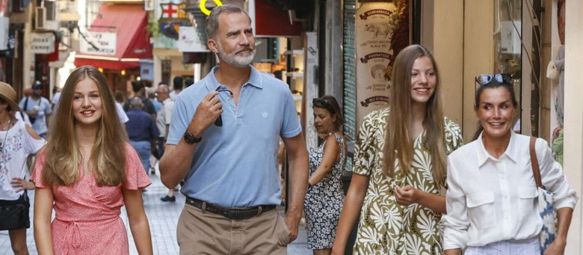 Los Reyes y sus hijas, de paseo por Palma en 2022