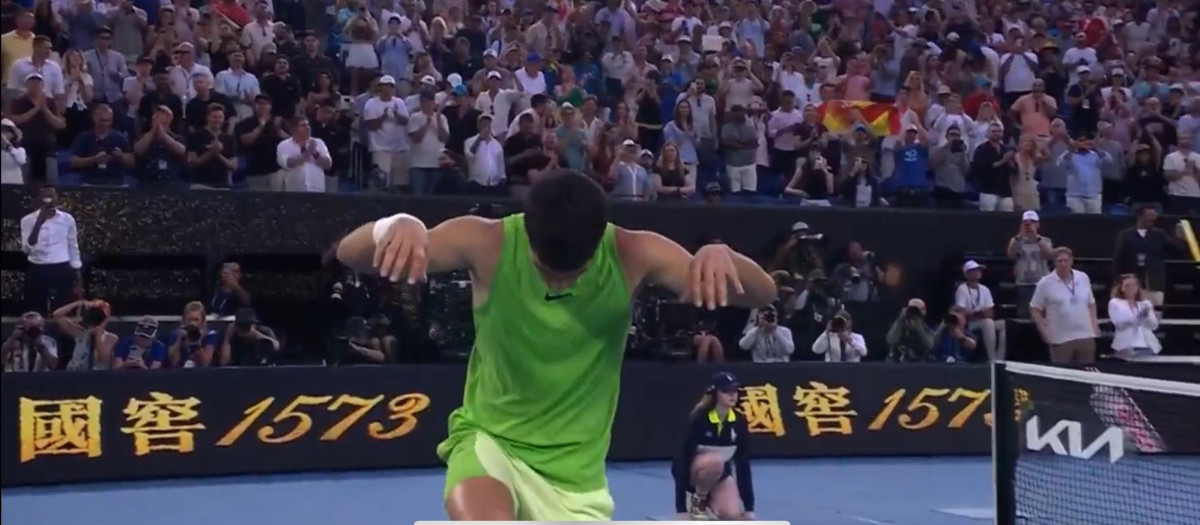 Alcaraz celebrando su pase a la final del Open de Australia