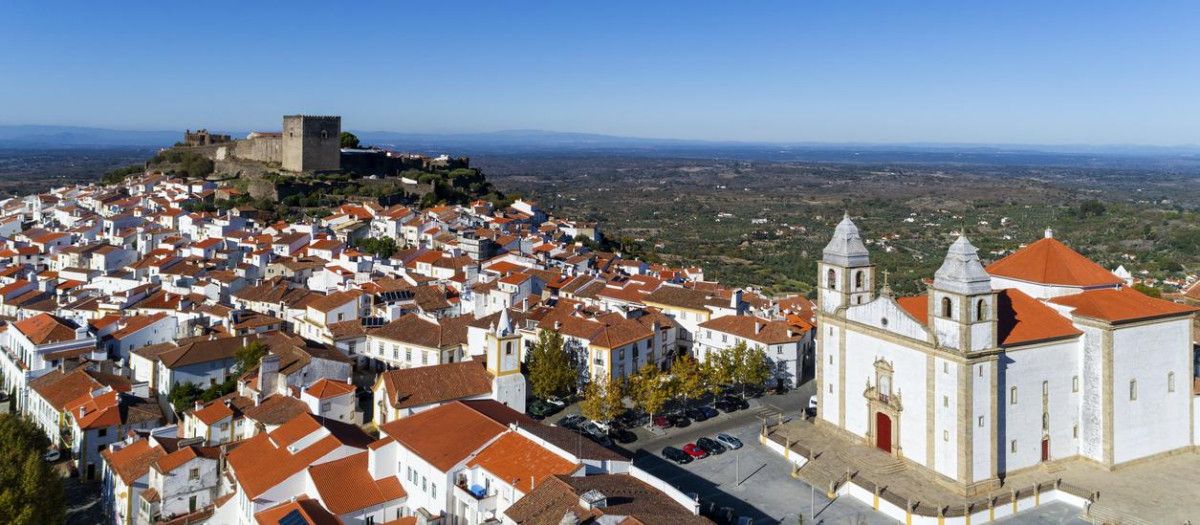Vista aérea del pueblo de Castelo de Vide, en el Alentejo portugués