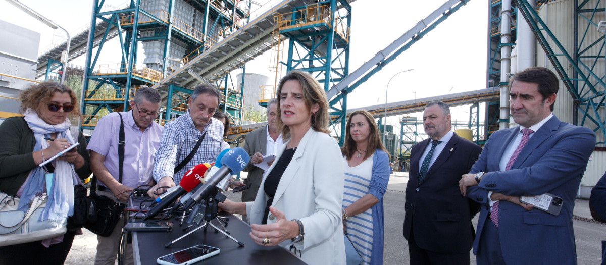 Teresa Ribera, durante su visita las instalaciones de la Fundación Ciudad de la Energía, Ciuden, en Cubillos del Sil (León)