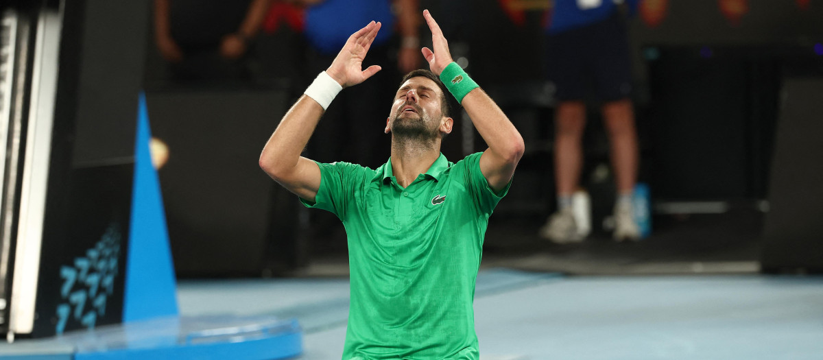 Novak Djokovic celebra la victoria ante Jannik Sinner en el Open de Australia