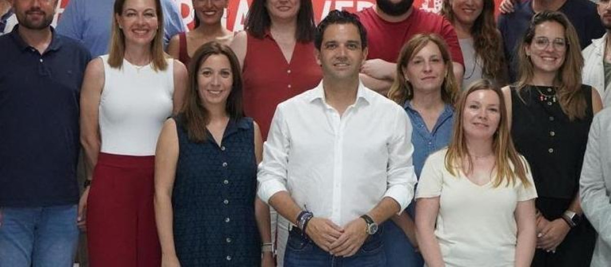 Sonia Borruey y José Antonio Sagredo en el centro de la imagen