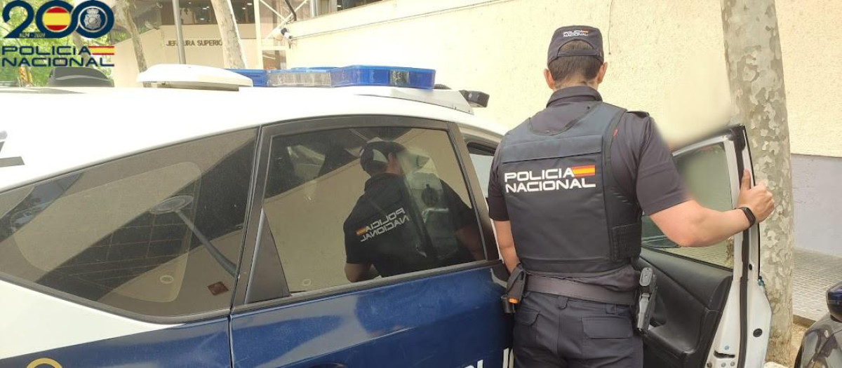 Policía a las puertas de la Jefatura de Palma