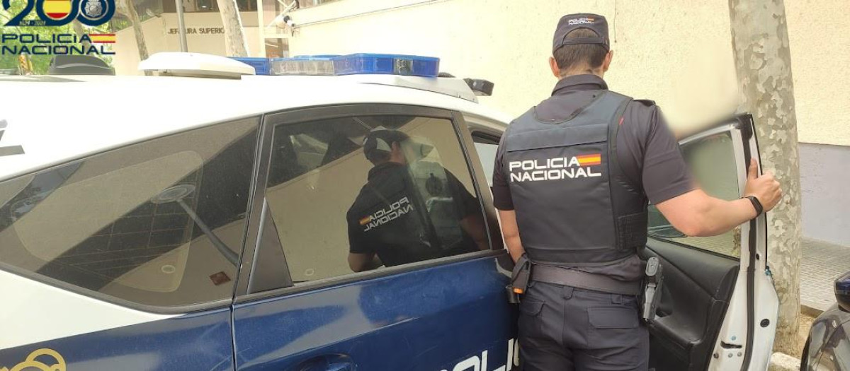 Policía a las puertas de la Jefatura de Palma