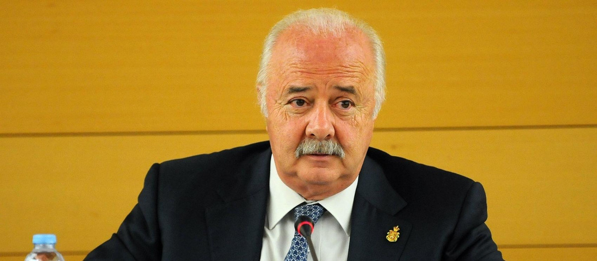 El presidente del Cabildo de Tenerife, Ricardo Melchior, en una imagen de archivo

REMITIDA / HANDOUT por CEDIDA
Fotografía remitida a medios de comunicación exclusivamente para ilustrar la noticia a la que hace referencia la imagen, y citando la procedencia de la imagen en la firma
28/10/2011