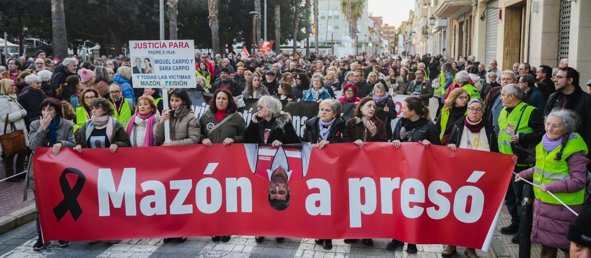 Imagen tomada este sábado de la manifestación contra Carlos Mazón en Bentússer, Valencia