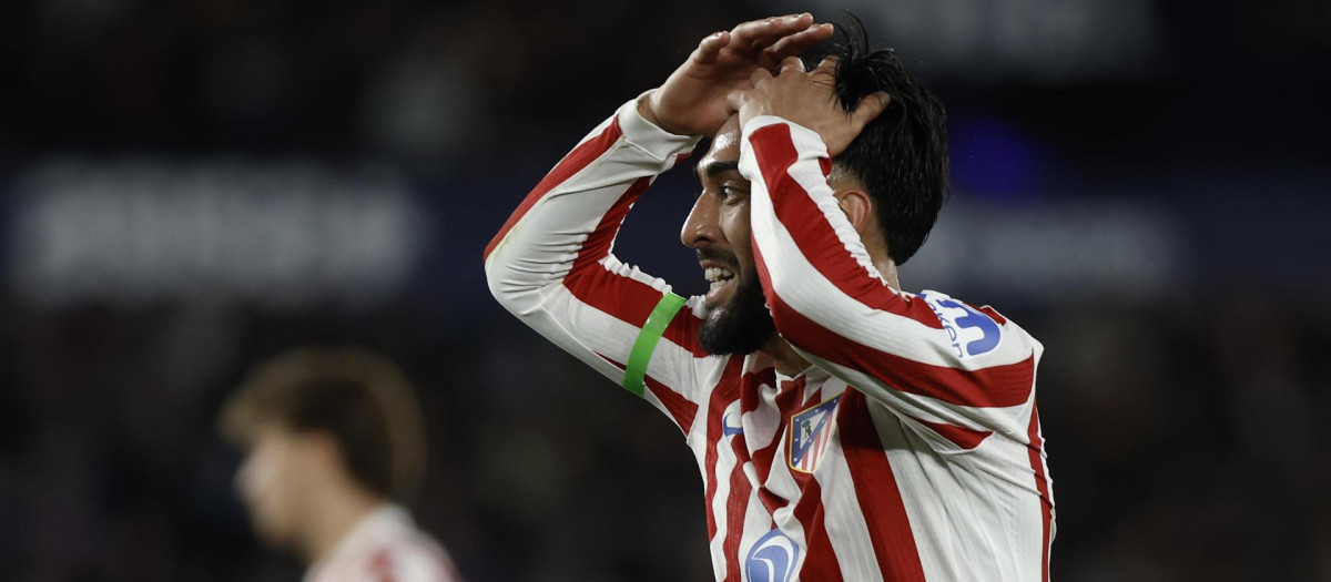 Nico González se lamenta de una ocasión fallada ante el Levante