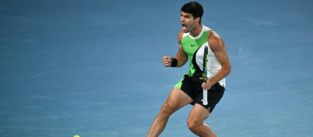 Carlos Alcaraz celebra un punto en la final del Open de Australia 2026