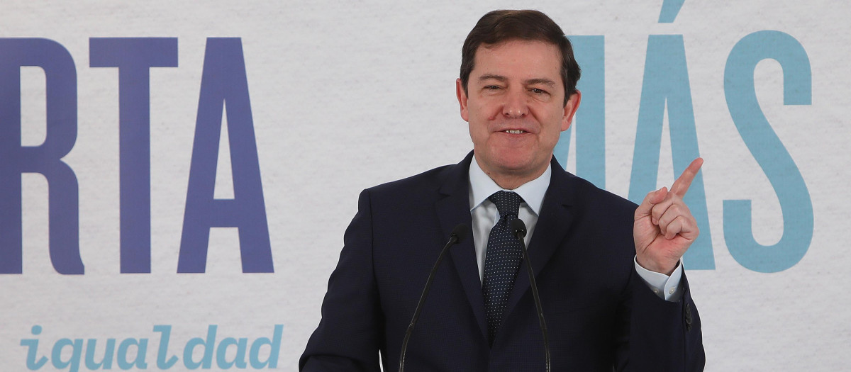 Alfonso Fernández Mañueco clausura en Villamuriel de Cerrato (Palencia) un acto sobre financiación autonómica