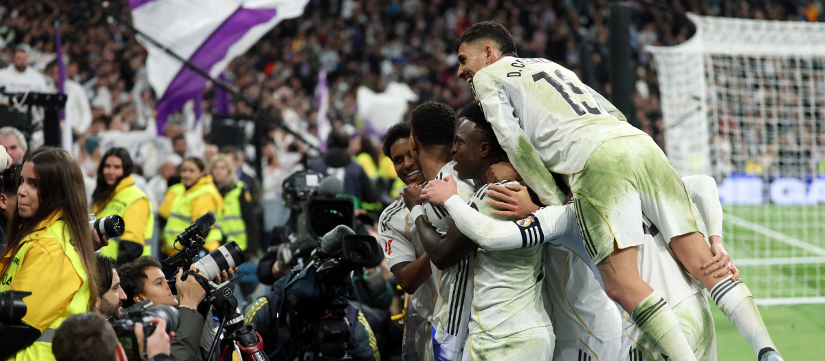 Kylian Mbappé celebra el 2-1 ante el Rayo Vallecano