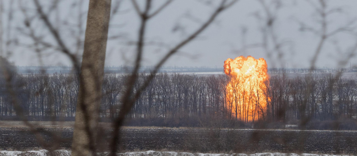 Explosión tras el ataque de un dron en un lugar no revelado del este de Ucrania
