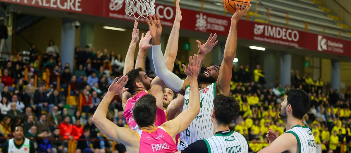 Kevin Schutte, durante un lance del partido