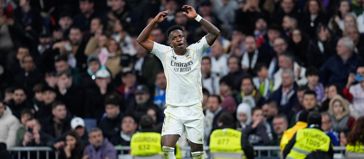 Vinicius gesticula durante el partido frente al Rayo