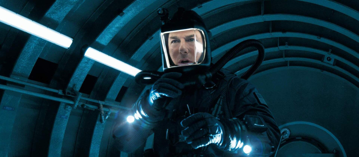 Tom Cruise no dudó en meterse en un tanque de agua con un nivel de oxígeno limtiado