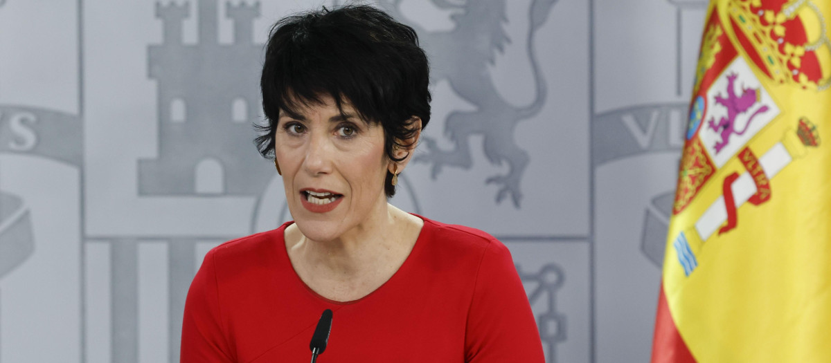 La portavoz del Gobierno, Elma Saiz, este martes en la Moncloa