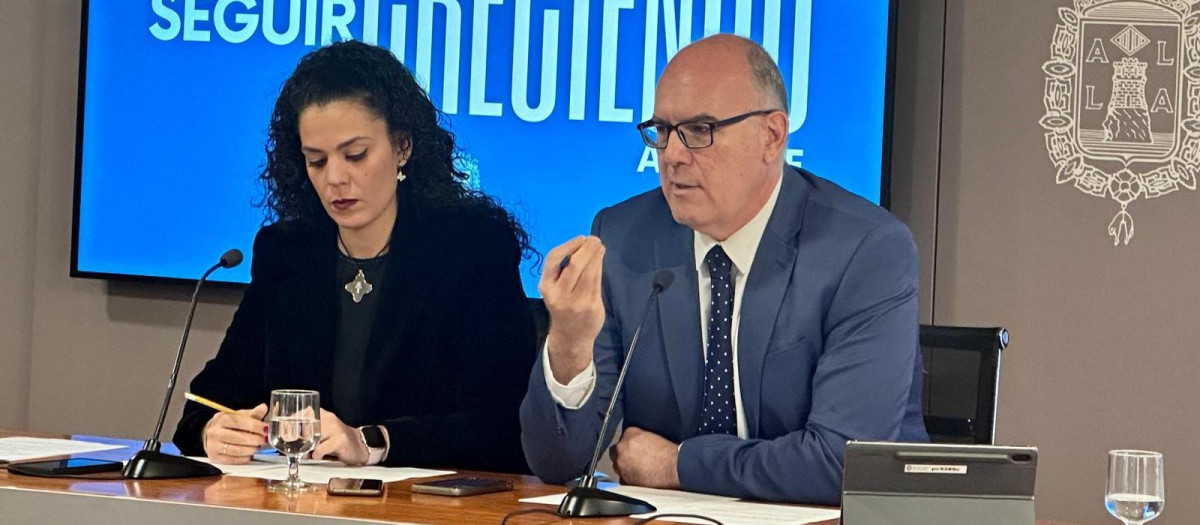 Cristina Cutanda y Manuel Villar en rueda de prensa tras la Junta de Gobierno