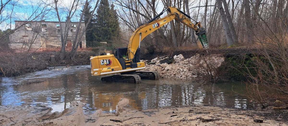 Derribo del azud de Puente Mesa (Segovia)