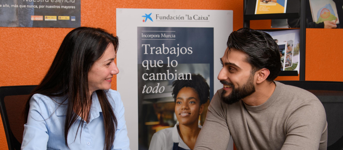 Ana y Rufo en la Fundación Secretariado Gitano, entidad que colabora con el programa Incorpora de la Fundación ”la Caixa”