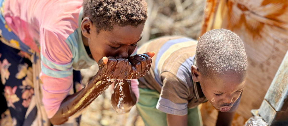 Dos niños keniatas favorecidos por Manos Unidas