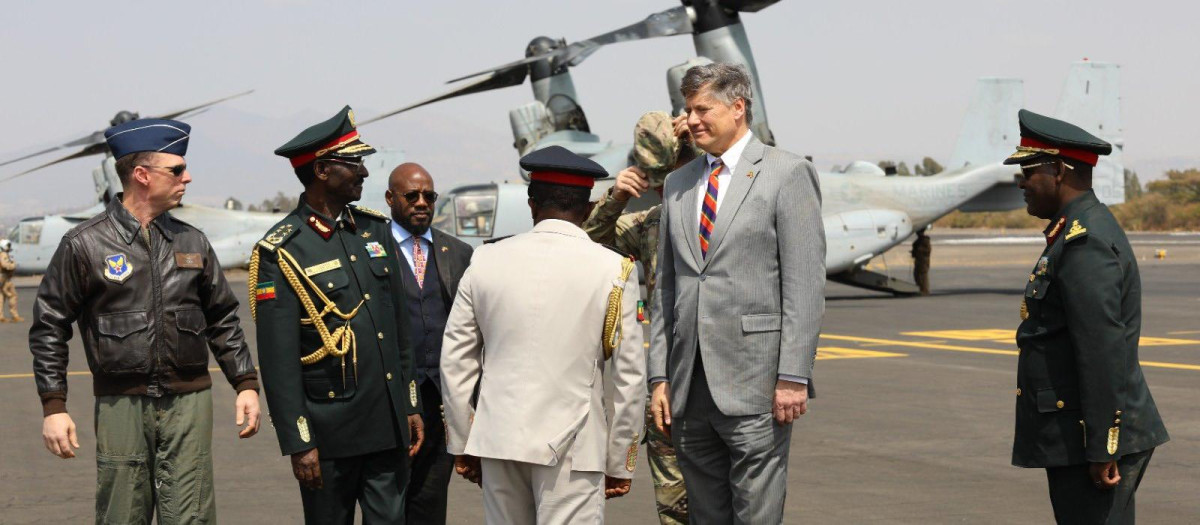 Christopher Landau, subsecretario de Estado de EE.UU. durante su visita a Kenia
