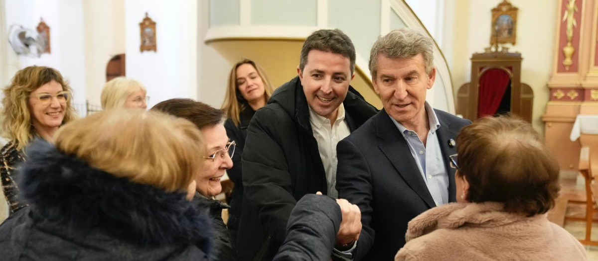 El presidente del PP, Alberto Núñez Feijóo, durante su visita a Calanda (Teruel)