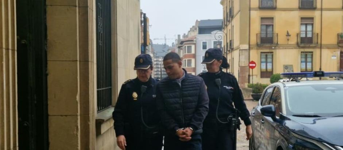 El acusado de homicidio en grado de tentativa tras agredir en febrero de 2023 a un portero de discoteca en Ponferrada