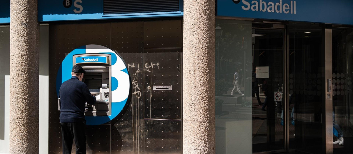 Una oficina bancaria del Sabadell, en una imagen de archivo