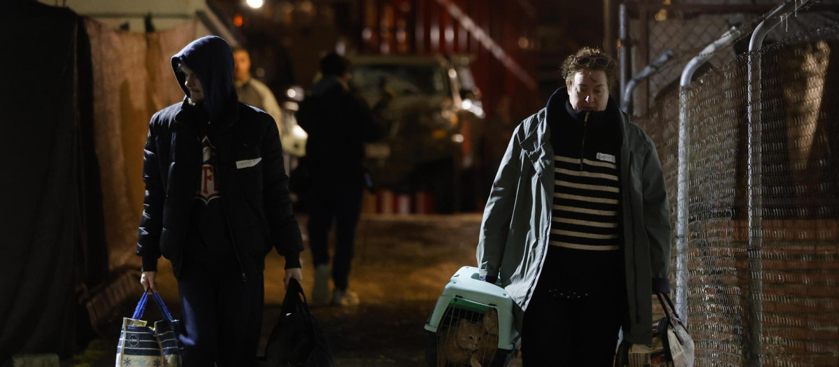 Los vecinos desalojados de Grazalema (Cádiz) llegan este jueves al polideportivo de 'El Fuerte' de Ronda (Málaga)