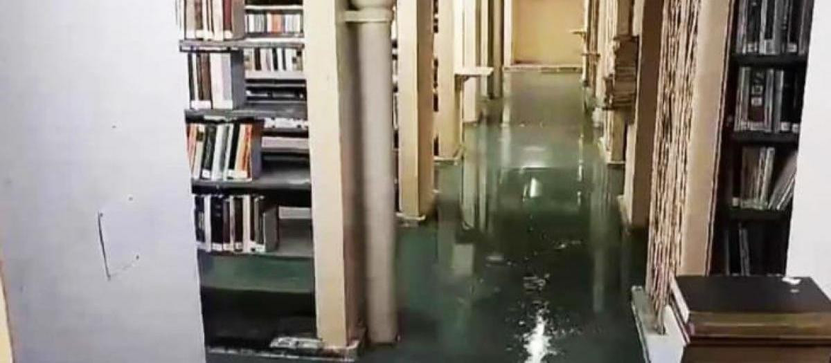 (Foto de ARCHIVO)
Imágenes de las inundaciones en una sala de la Biblioteca Nacional de España.

REMITIDA / HANDOUT por CCOO
Fotografía remitida a medios de comunicación exclusivamente para ilustrar la noticia a la que hace referencia la imagen, y citando la procedencia de la imagen en la firma
22/10/2024