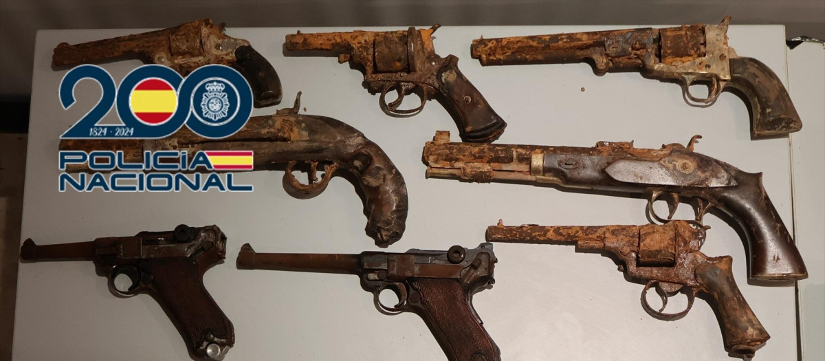 Imagen de las armas sin licencia incautadas por la Policía Nacional