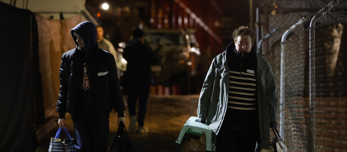 Los vecinos desalojados de Grazalema (Cádiz) llegan este jueves al polideportivo de El Fuerte de Ronda (Málaga)