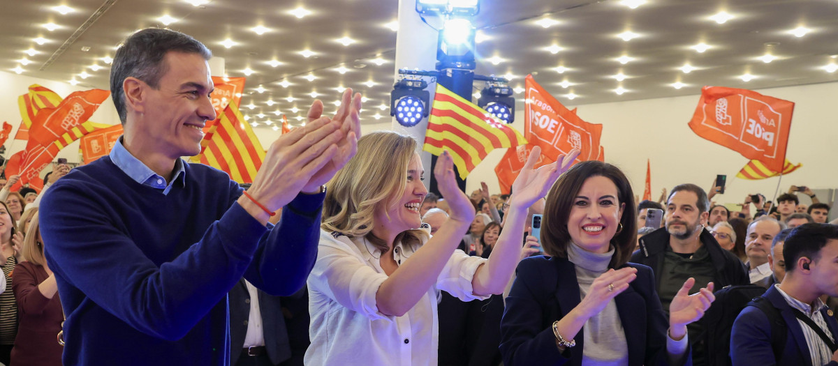 Pedro Sánchez y Pilar Alegría, el viernes en el cierre de campaña en Zaragoza