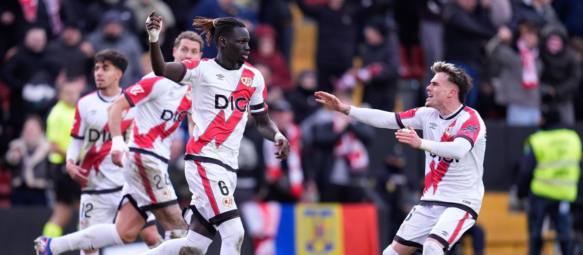 Los jugadores del Rayo en el Estadio de Vallecas