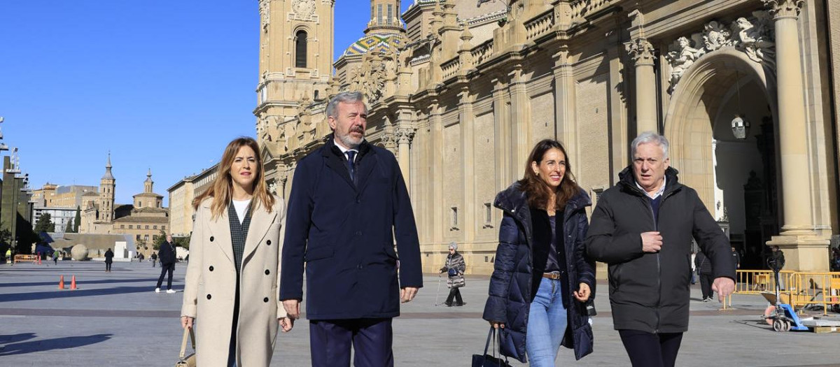 Jorge Azcón en la Plaza del Pilar de Zaragoza