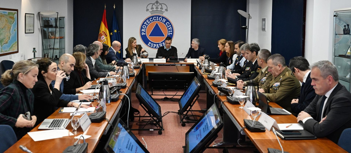 Pedro Sánchez preside la reunión de la Unidad de Valoración de Riesgos por las borrascas Leonardo y Marta