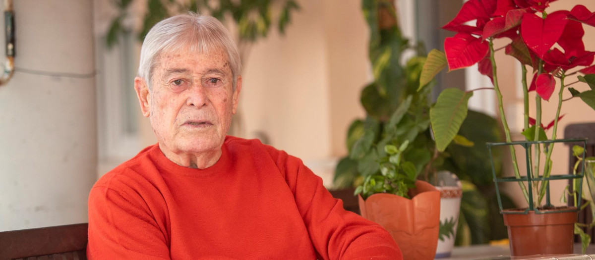 otografía de archivo tomada el 18/01/2022 del exfutbolista Manolín Bueno, el 'eterno' suplente del extremo izquierdo internacional Paco Gento