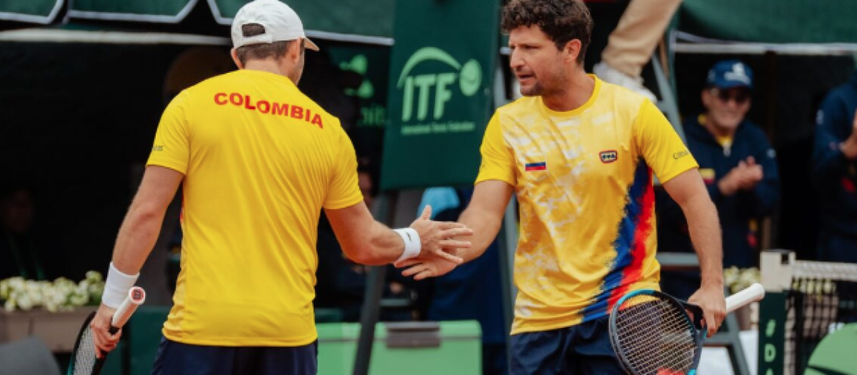 Nicolás Barrientos y Juan Sebastián Gómez, en un partido de Copa Davis