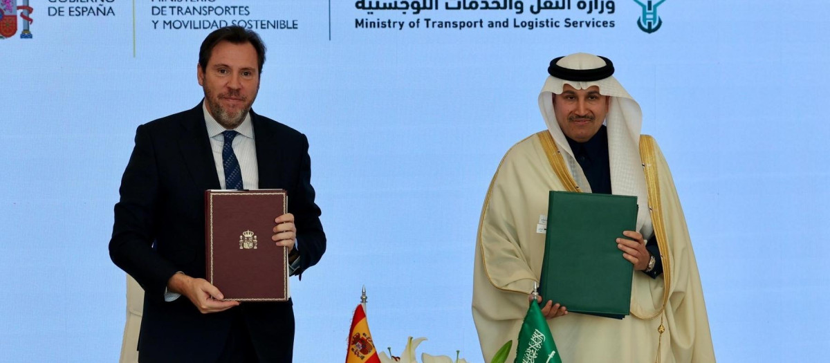 El ministro de Transportes y Movilidad Sostenible, Óscar Puente, tras reunirse con el ministro saudí de Transportes y Servicios Logísticos, Saleh bin Nasser Al-Jasser, en Riad