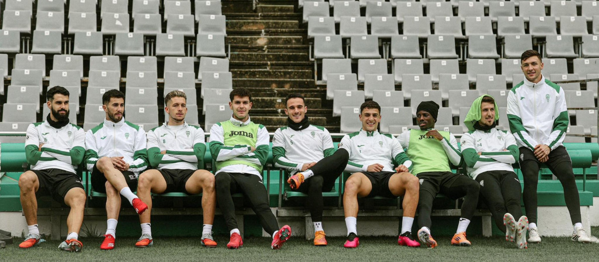 Los jugadores del Córdoba antes de un entrenamiento en El Arcángel