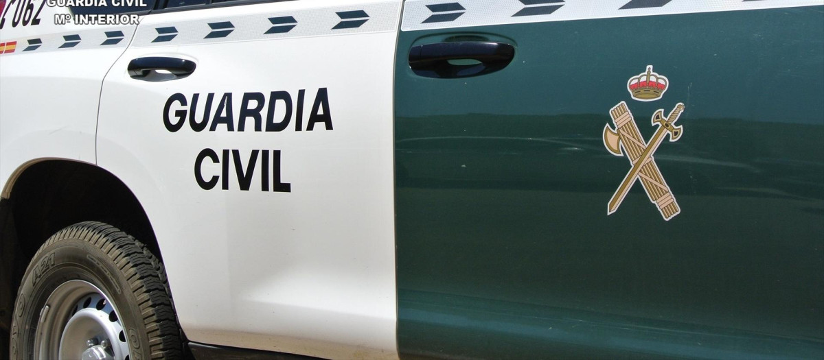 (Foto de ARCHIVO)
Coche de la Guardia Civil.

REMITIDA / HANDOUT por GUARDIA CIVIL
Fotografía remitida a medios de comunicación exclusivamente para ilustrar la noticia a la que hace referencia la imagen, y citando la procedencia de la imagen en la firma
03/11/2021