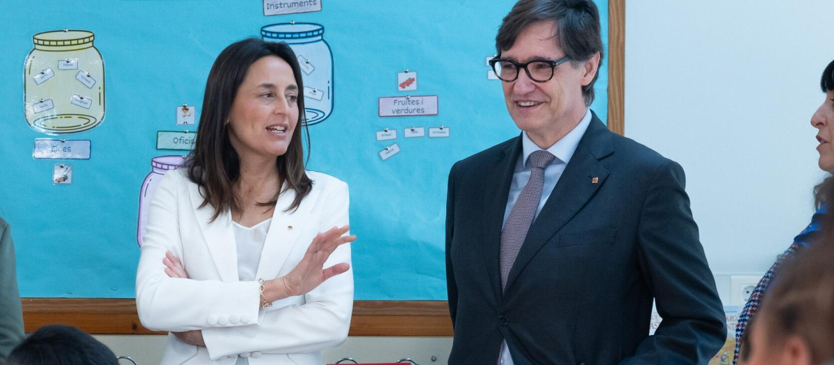 La consejera de Educación, Esther Niubó, y el presidente catalán, Salvador Illa, en una imagen de archivo
