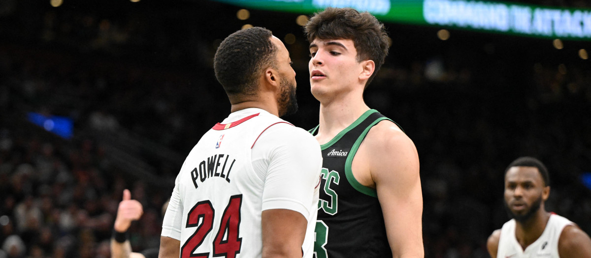 Hugo González se encara con Norman Powell en un partido de la NBA