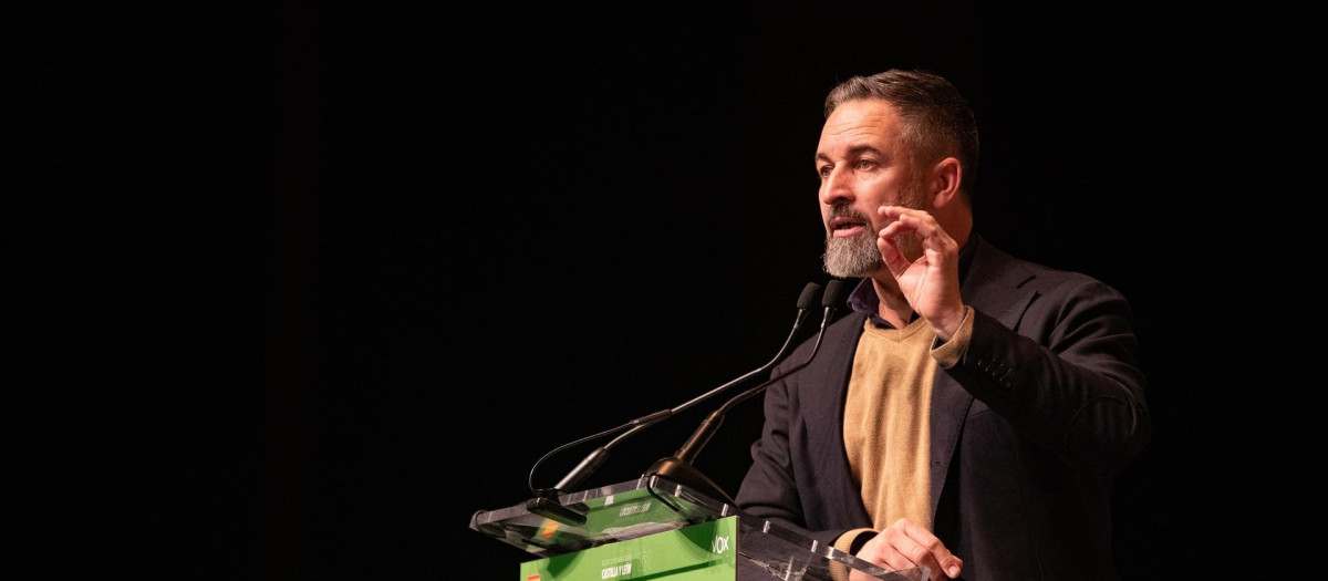El presidente de VOX, Santiago Abascal, interviene durante la presentación del candidato en Ávila