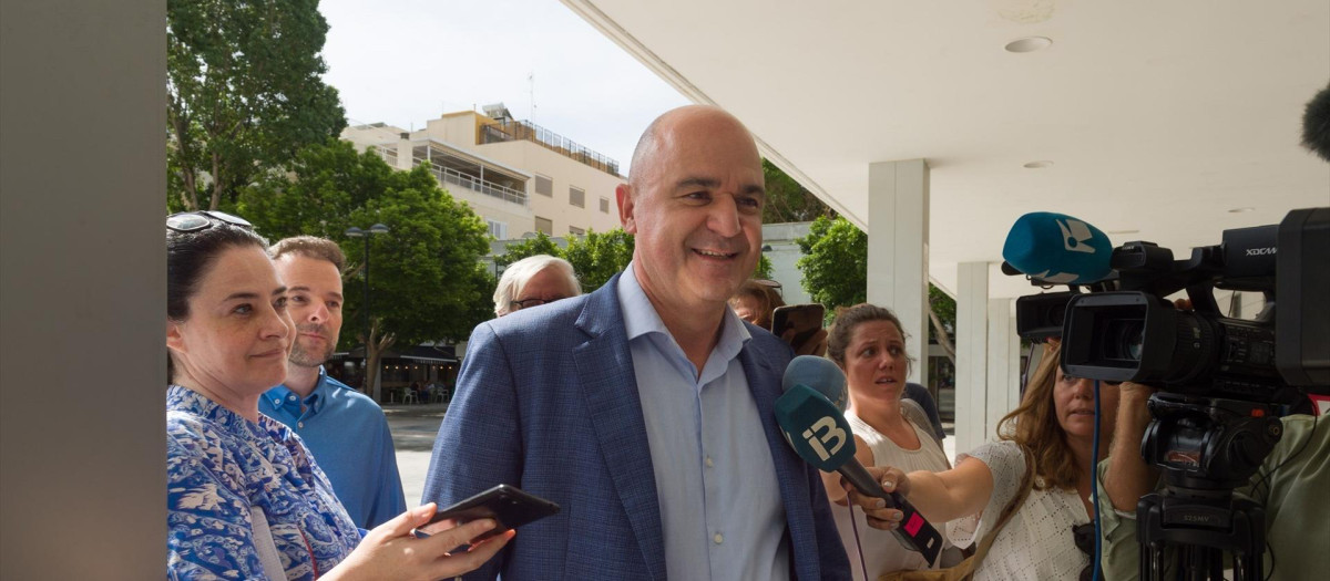 El presidente del Consell de Ibiza, Vicent Marí, a su llegada al Juzgado de Instrucción número 4 de Ibiza, a 12 de junio de 2023, en Ibiza