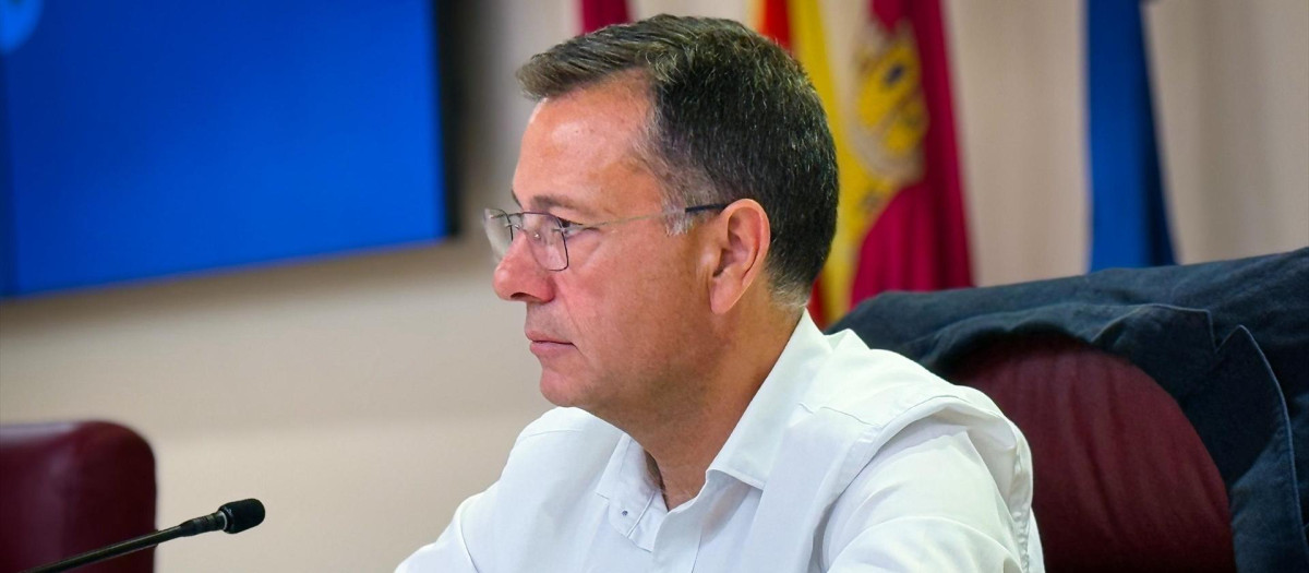 (Foto de ARCHIVO)
El alcalde de Albacete, Manuel Serrano

REMITIDA / HANDOUT por AYUNTAMIENTO DE ALBACETE
Fotografía remitida a medios de comunicación exclusivamente para ilustrar la noticia a la que hace referencia la imagen, y citando la procedencia de la imagen en la firma
28/8/2025