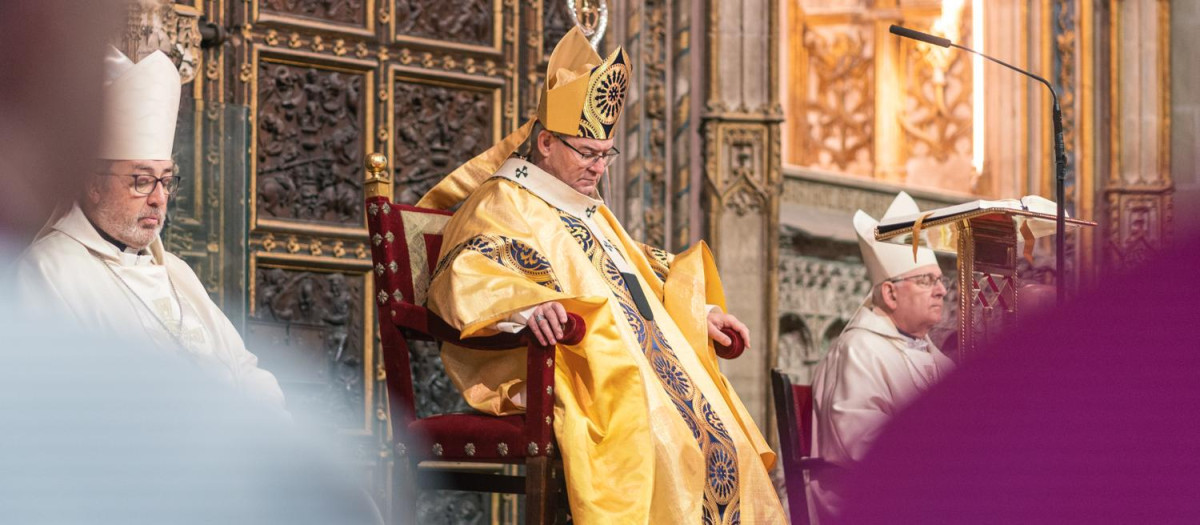 (Foto de ARCHIVO)
El Arzobispo de Toledo, Primado de España, Francisco Cerro Chaves, oficia la Misa Pontifical durante la Festividad de la Virgen del Sagrario, en la Catedral Primada de Toledo, a 15 de agosto de 2024, en Toledo, Castilla-La Mancha (España). Cada año en este día, 15 de agosto, se celebra la festividad de la Virgen del Sagrario, patrona de Toledo, conmemorando la asunción de la Virgen en cuerpo y alma al cielo. Tras la eucaristía se celebra la tradicional procesión con la imagen de la Virgen por las naves catedralicias y finaliza el acto con el ofrecimiento de los presentes a la Santísima Virgen.

Juan Moreno / Europa Press
15 AGOSTO 2024;CATEDRAL PRIMADA;TOLEDO;CLM;CASTILLA LA MANCHA;VIRGEN DEL SAGRARIO;FESTIVIDAD;ASUNCIÓN
15/8/2024